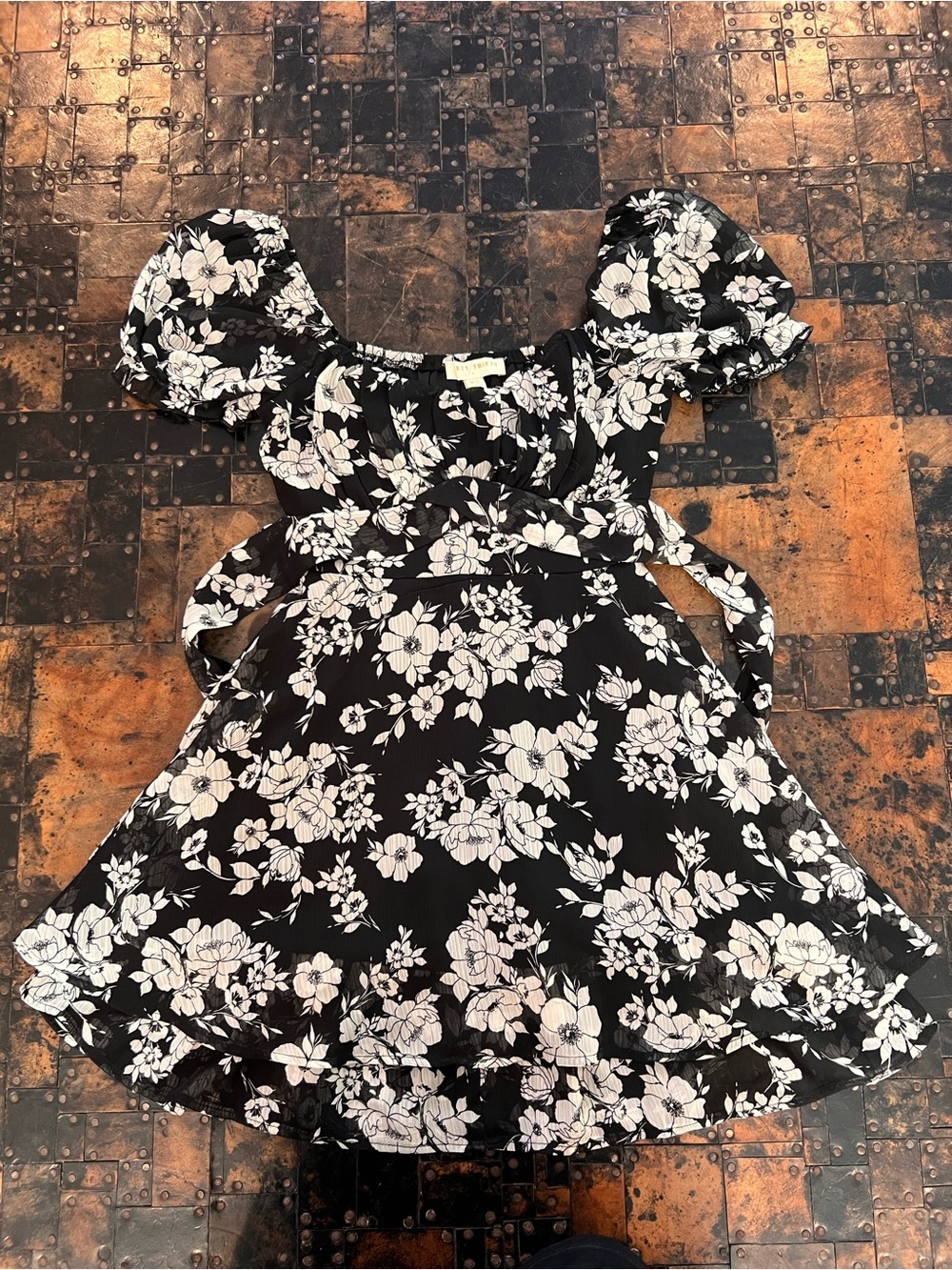 NWT Thirty Thirty Black Floral Puff-Sleeve Dress XS